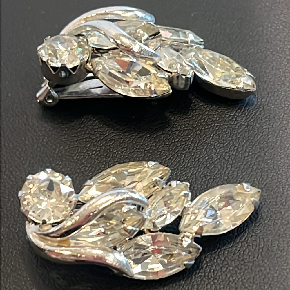 Weiss Vintage Crystal Clip On Earring. Stunning Craftsmanship. Breathtaking - Picture 6 of 8